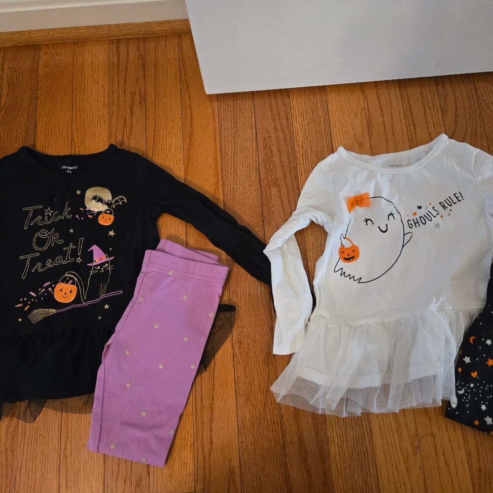 Girls set of two Carters Halloween outfits size 4T